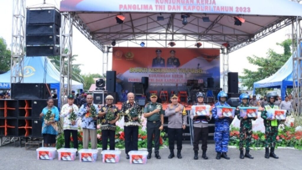 Kapolri dan Panglima TNI Melakukan Bhakti Sosial dan Bakti Kesehatan