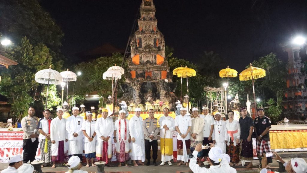 Kapolrestro Jaktim : Apresiasi Ibadah Parisada Hindu Dharma Indonesia Doakan Untuk Pemilu Damai