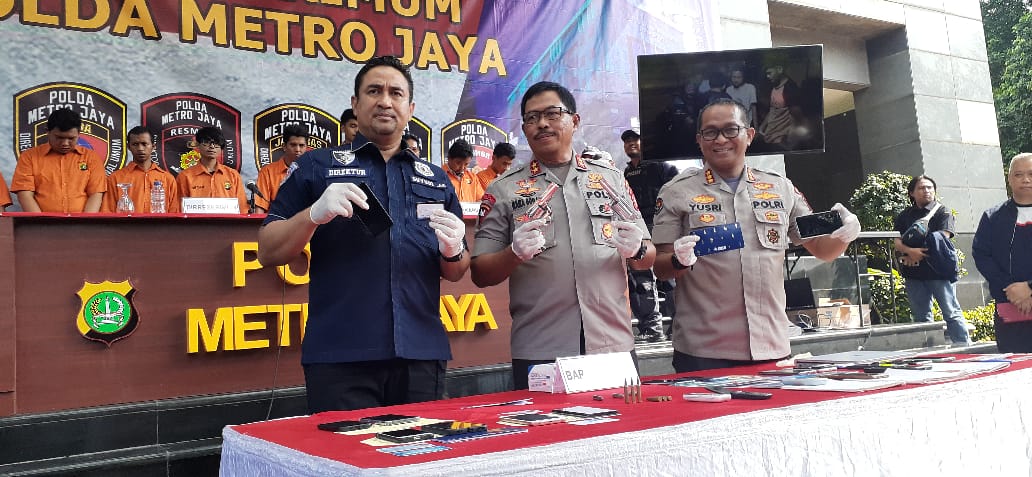 Polda Metro Jaya Ungkap Tiga Kelompok Pembobol Kartu Kredit Bank.