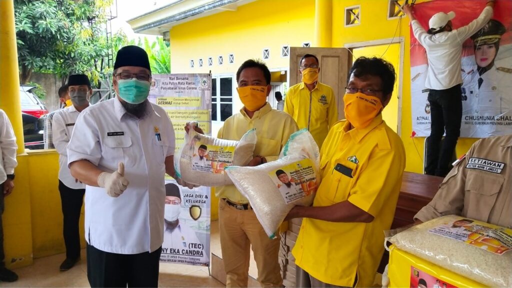 TEC Berikan Bantuan Sembako, Masker dan Hand Sanitizer untuk Honorer, Nelayan, dan Pengurus GOLKAR Lampung Selatan