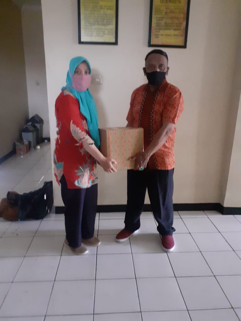 Polsek Bekasi Timur Berikan Bantuan Sembako kepada Yatim dan Dhuafa Yayasan Para Aulia Indonesia
