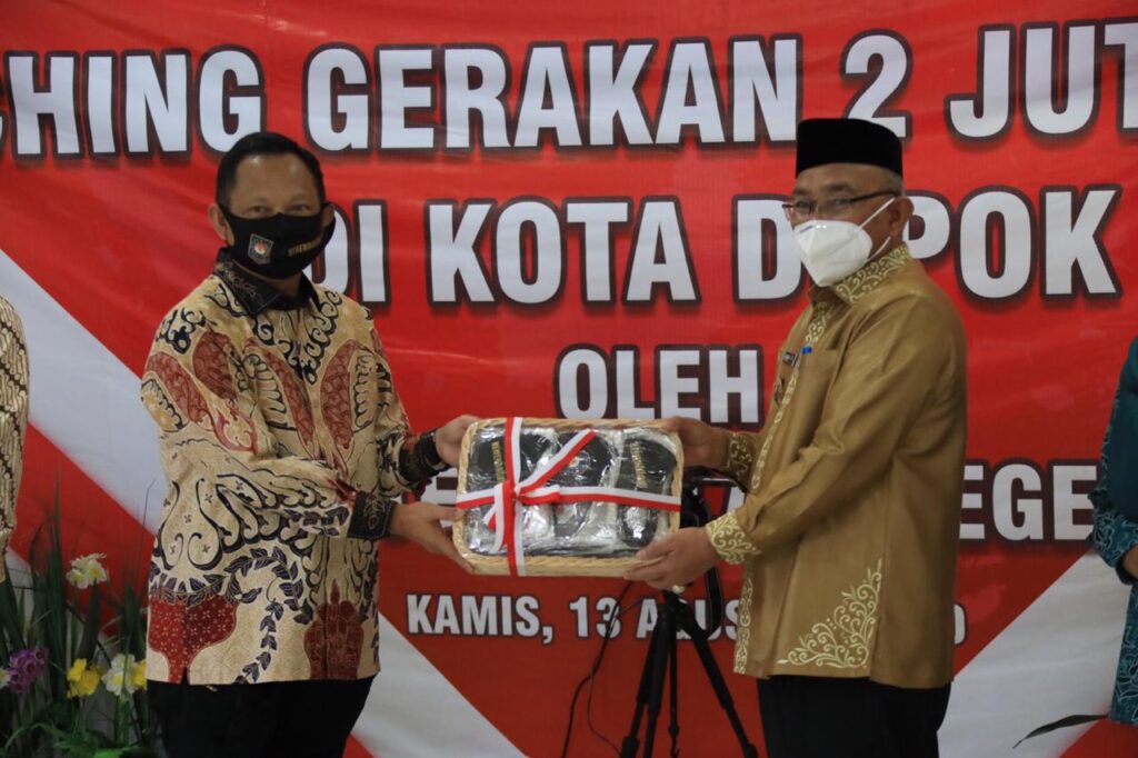 Mendagri Launching Gerakan 2 Juta Masker di Kota Depok