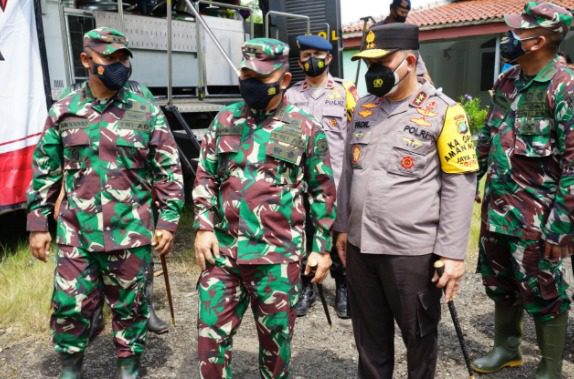 TNI-Polri Evakuasi 8.000 Warga Korban Tanggul Citarum Masuk 16 Titik Pengungsian