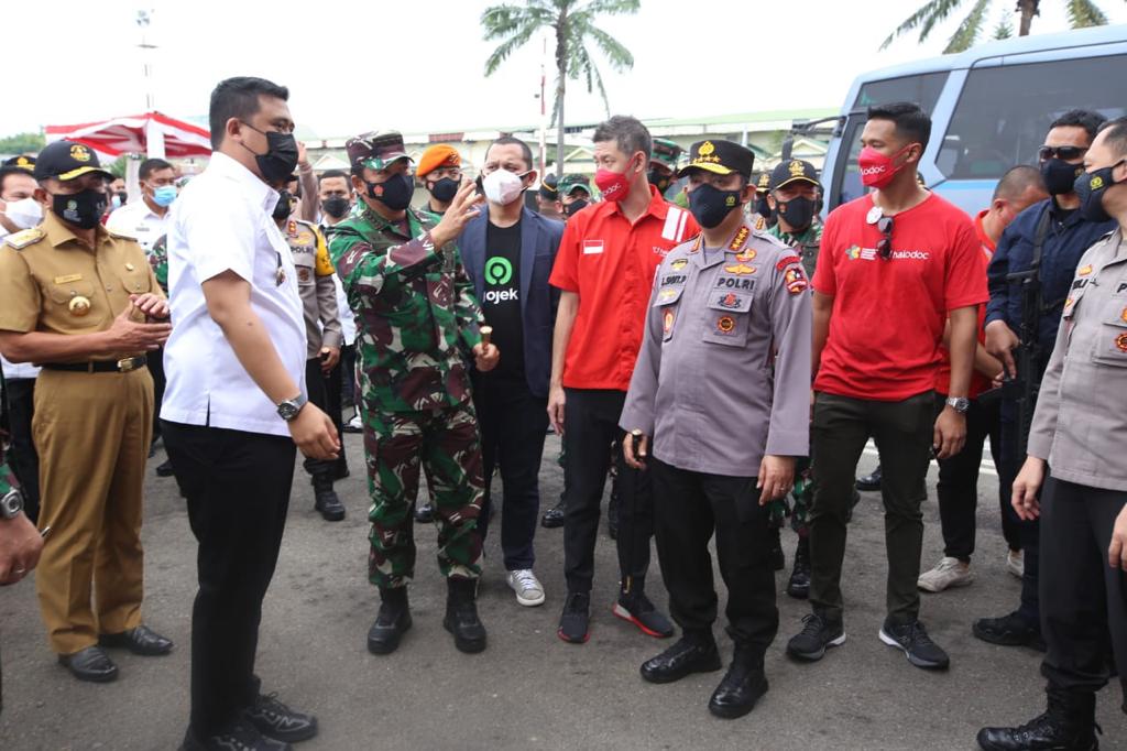 Kunjungi Natuna, Panglima TNI dan Kapolri tinjau pelaksanaan Vaksinasi