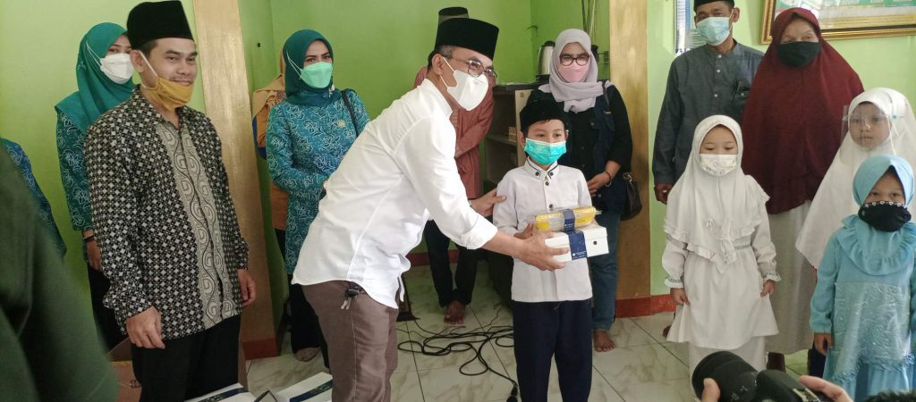 Yatim dan Dhuafa Yayasan Para Aulia Indonesia dapat Paket Bukber dari Camat Setu Kab. Bekasi