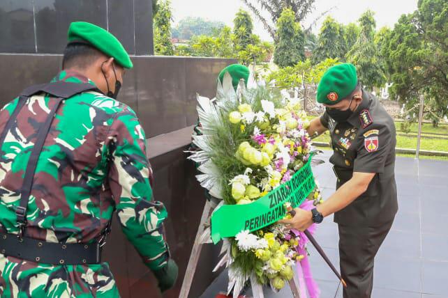 Jelang Peringati Hari Juang TNI AD Tahun 2021, Korem 071/Wijayakusuma Ziarah Makam Pahlawan