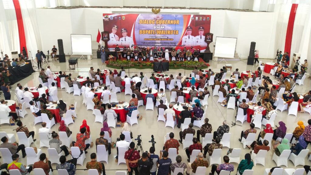Danrem 071/Wijayakusuma Hadiri Dialog Gubernur Jawa Tengah Dengan Bupati/Walikota Wilayah Bregas Malang dan Barlingmascakeb