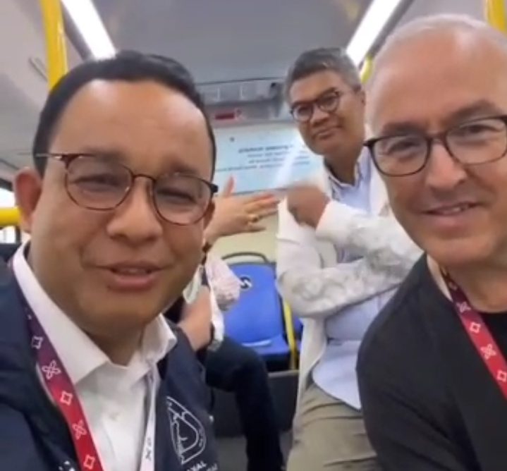 Anis dan Wali Kota Rotterdam Keliling Jakarta Pakai Transportasi Publik