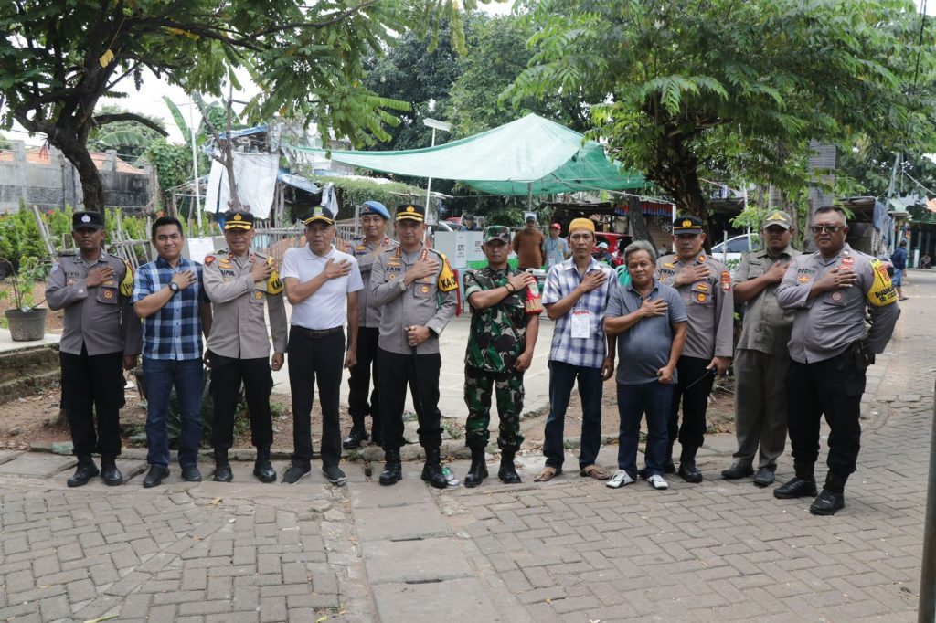 Kapolres Metro Tangerang Kota Lakukan Pengecekan PSL di Beberapa TPS