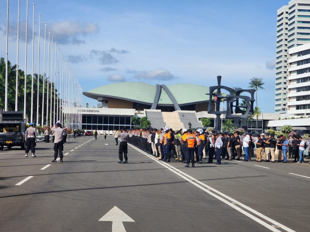 Polri Terjunkan 1.459 Personel Gabungan, Amankan Aksi Unjuk Rasa Beberapa Elemen Masyarakat di Depan Gedung DPR/MPR RI