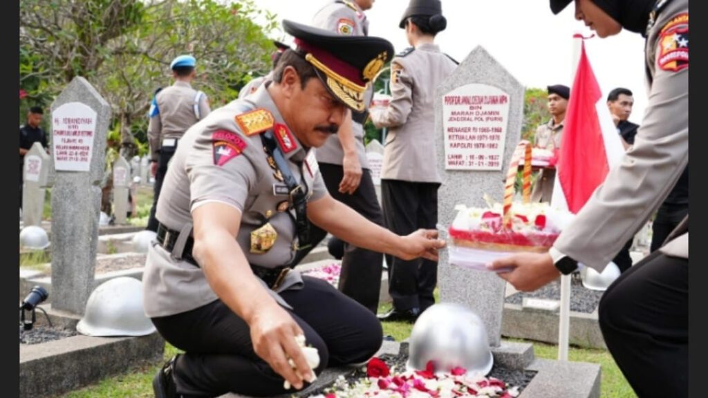 Wakapolri dan Pejabat Utama Mabes Polri Ziarah di TMP Kalibata, Jelang Hari Bhayangkara ke-78