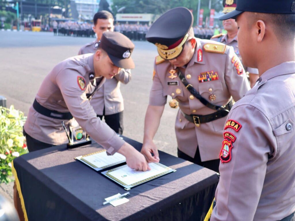 Wakpolda Metro Jaya Dan Sejumlah Pejabat Utama Serta 2 Kapolres Resmi Diganti