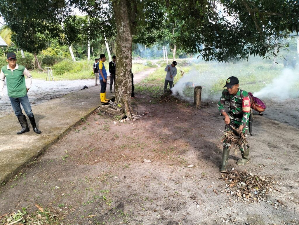 Sinergitas Babinsa Dan Masyarakat Giat Goro Bersih-Bersih untuk Mencegah DBD