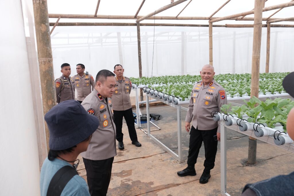 Karo Penmas Divhumas Polri Tinjau Green House Polda Kalsel